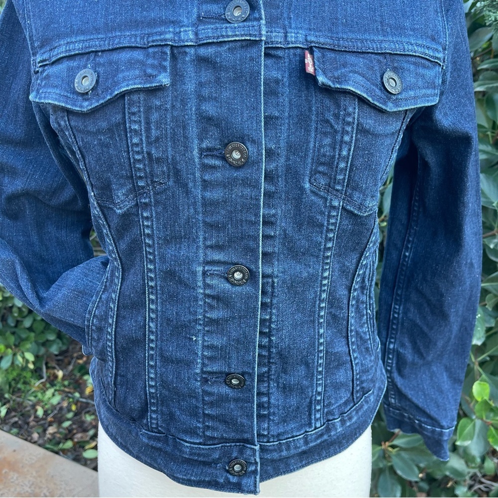 LEVI STRAUSS ~ Dark Wash Stretch Denim Jacket ~ Classic Levi’s Details ~ Small - Picture 3 of 12